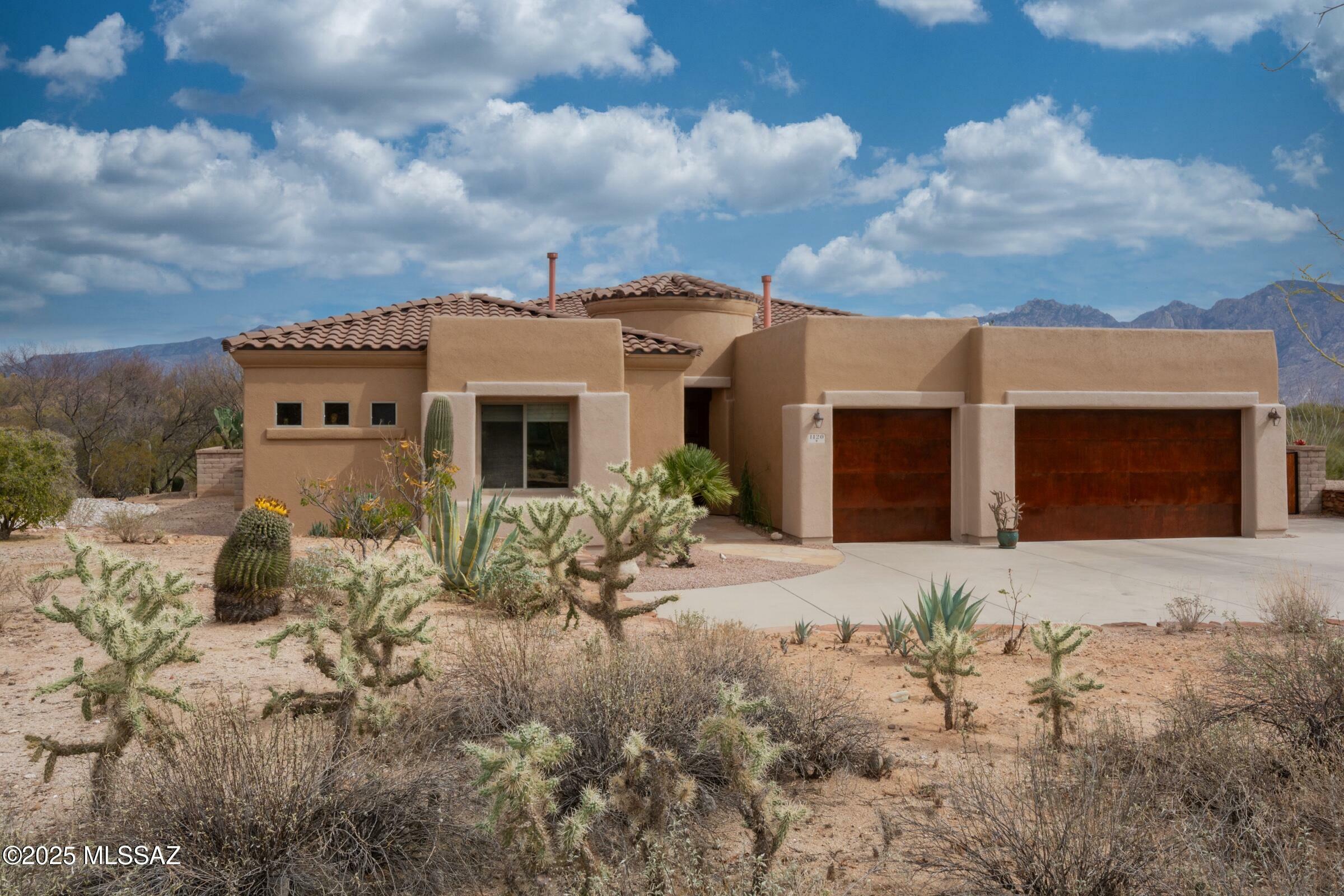 Property Photo:  1120 W Green Pebble Drive  AZ 85755 