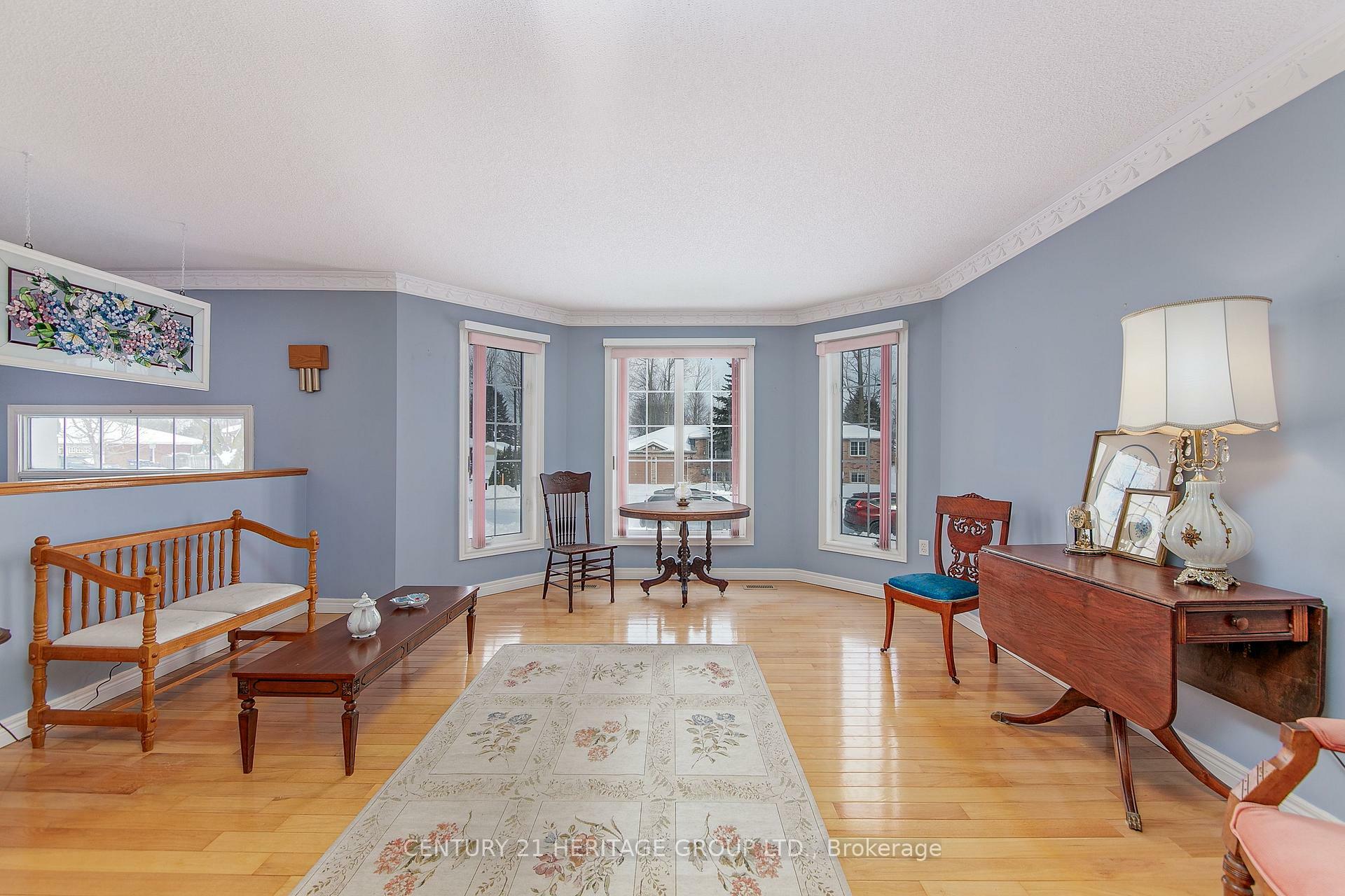 Photo de la propriété: 70 Moore Avenue ON L0M 1J0