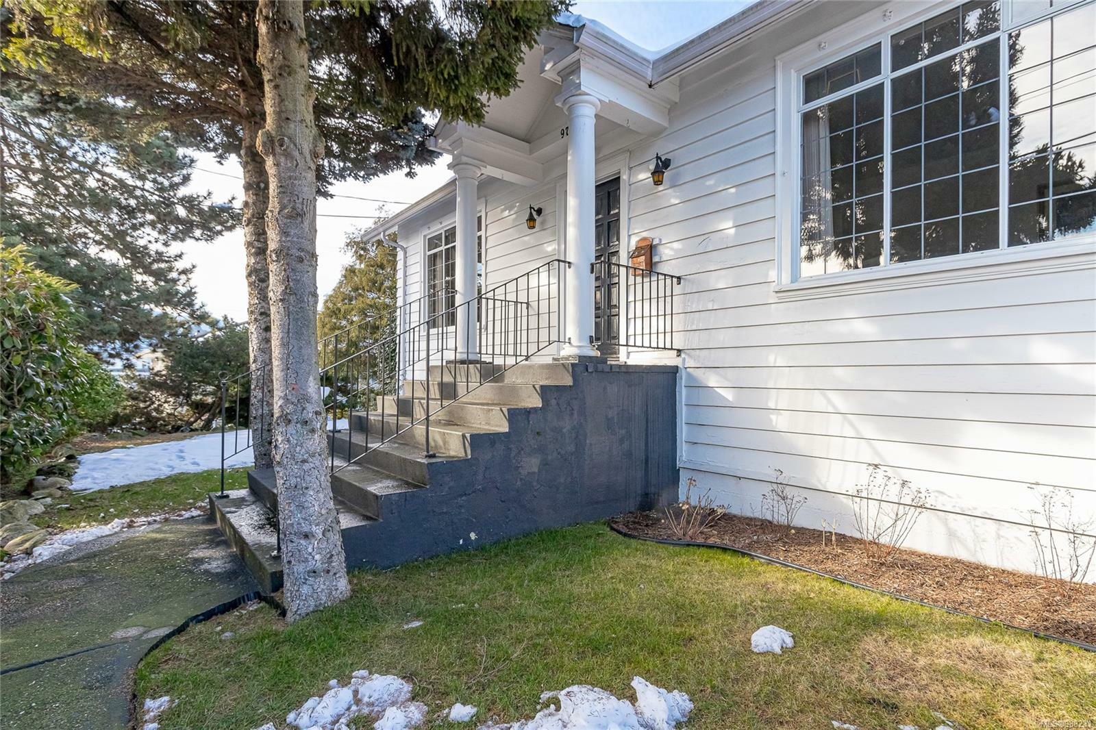 Property Photo: 974 Fitzwilliam St BC V9R 3C1