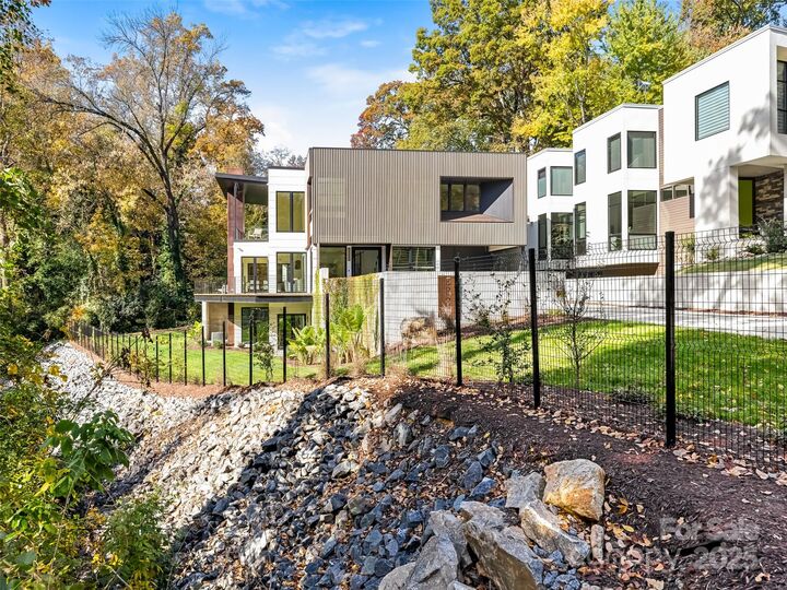 Property Photo:  2832 Arcadia Avenue  NC 28209 