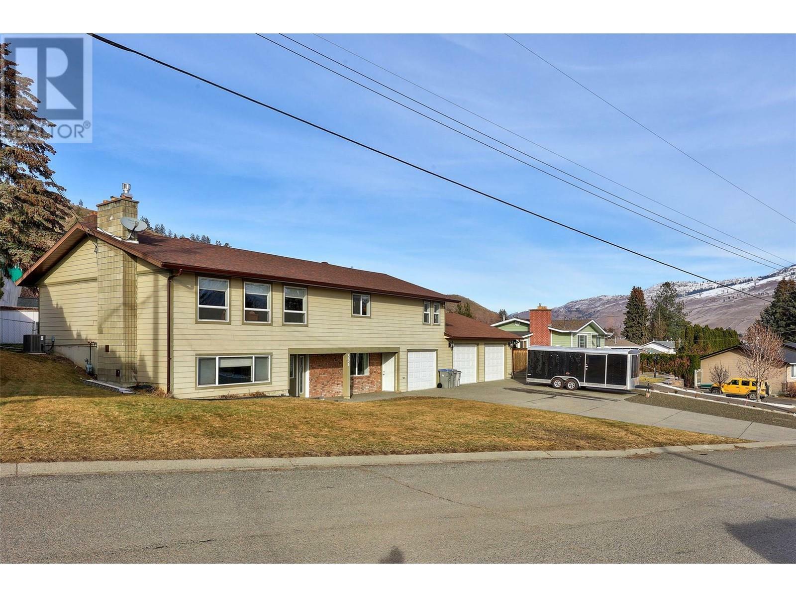 Property Photo:  894 Pine Springs Road  BC V2B 6R2 