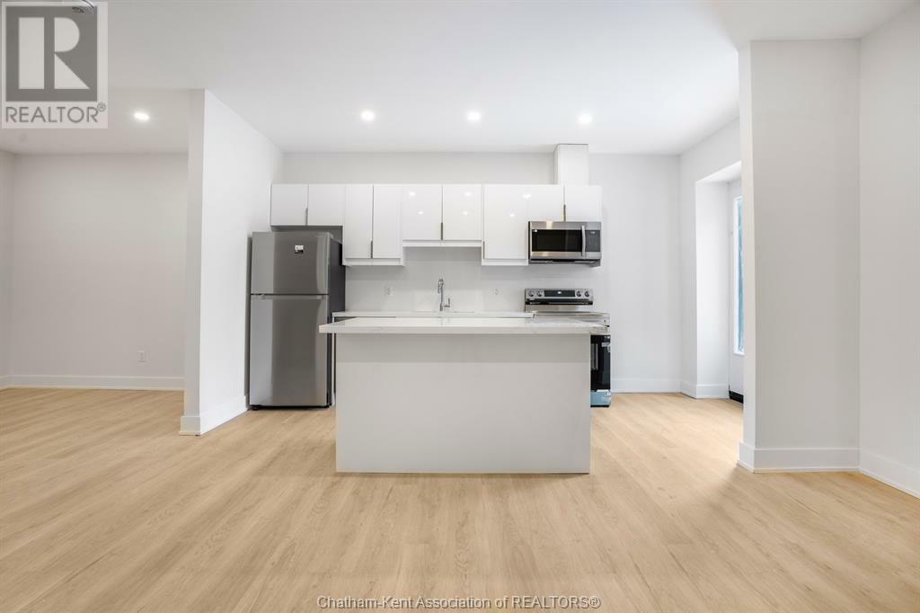 Property Photo:  151-157 King Street 1  ON N7M 1E4 