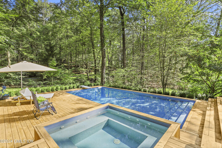 Property Photo: 979 Lake Avenue CT 06831