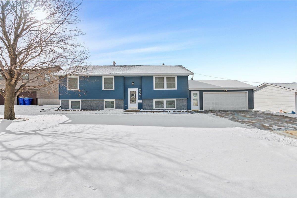 Property Photo:  1324 1st Street SE  IA 50662 