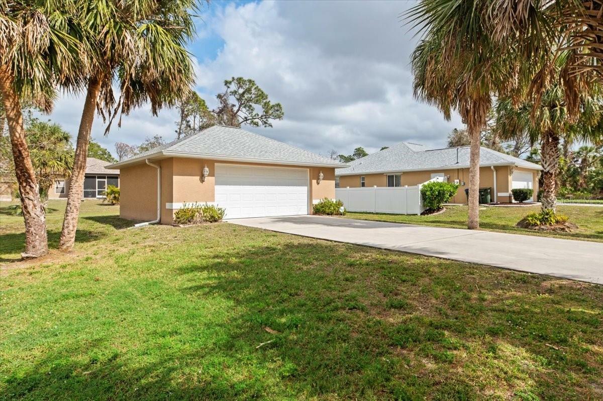 Property Photo: 1422 Evangelina Lane FL 34286
