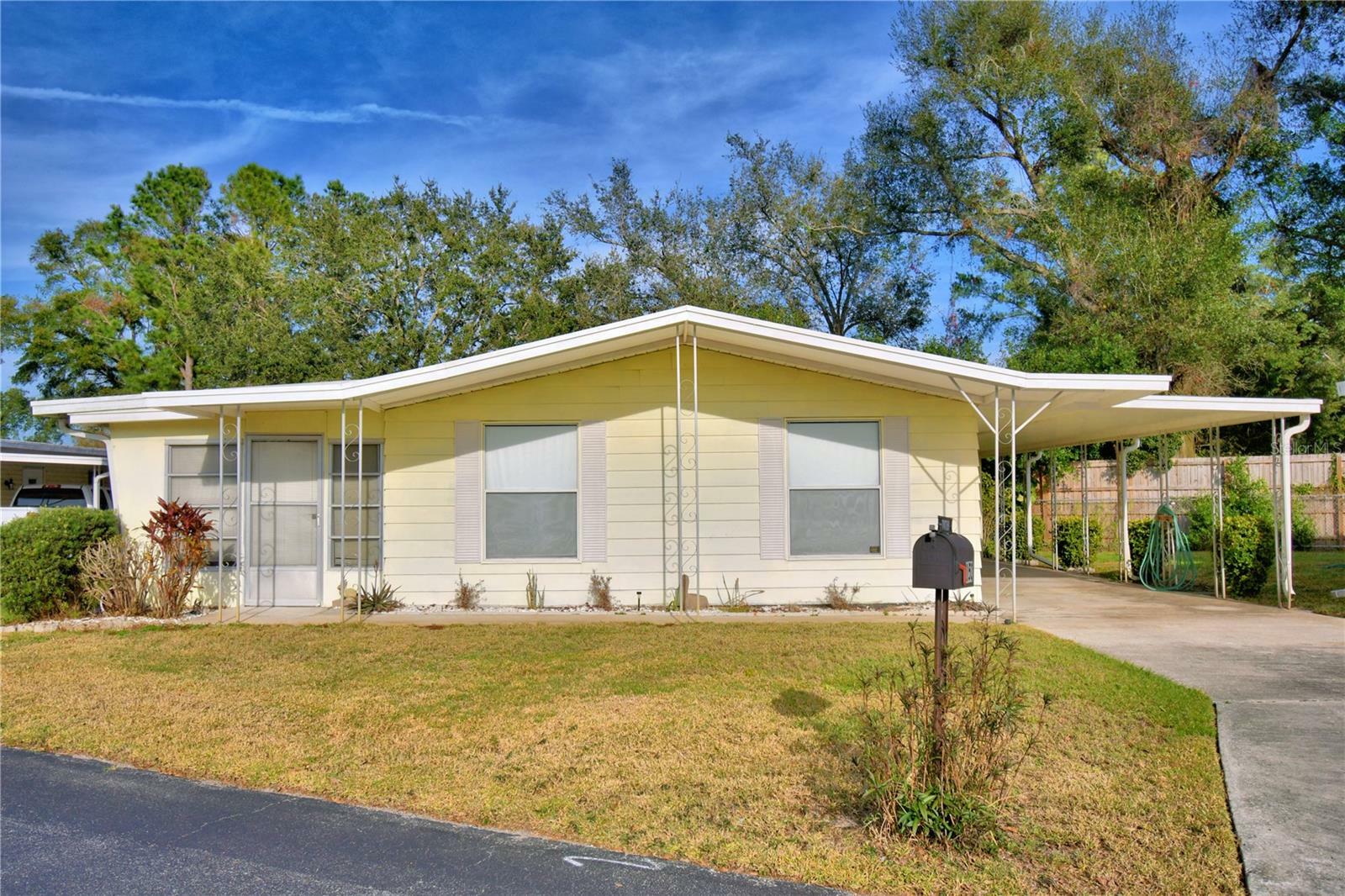 Property Photo:  150 Holiday Lane  FL 33823 