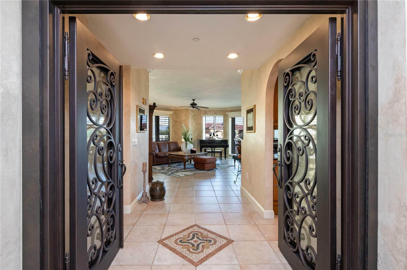 Property Photo: 555 5th Avenue NE 322 FL 33701