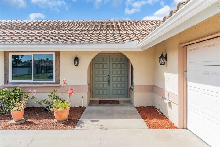 Property Photo: 5061 Richmond Terrace FL 34287