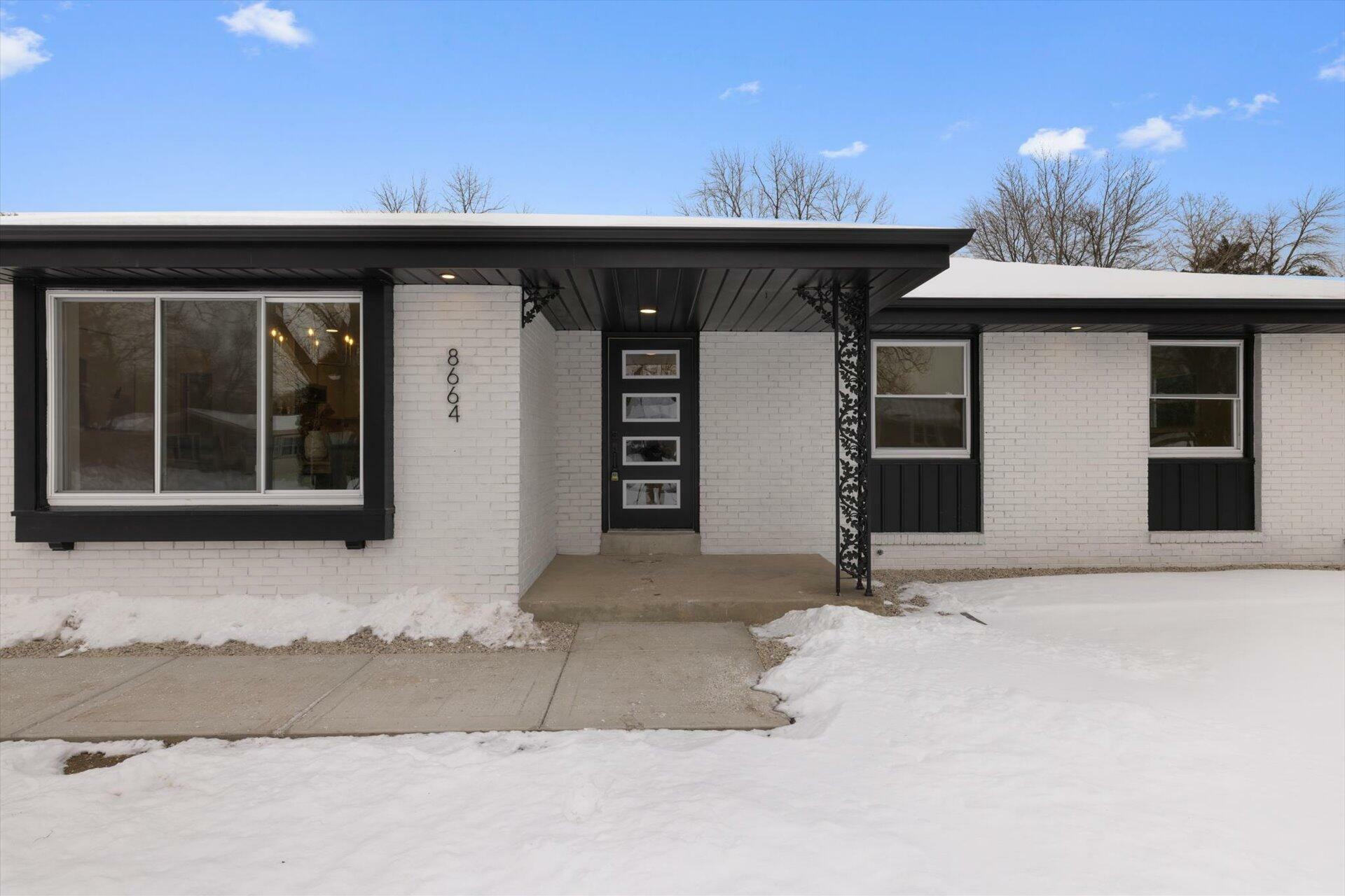 Property Photo:  8664 N Manor Ct  WI 53217 