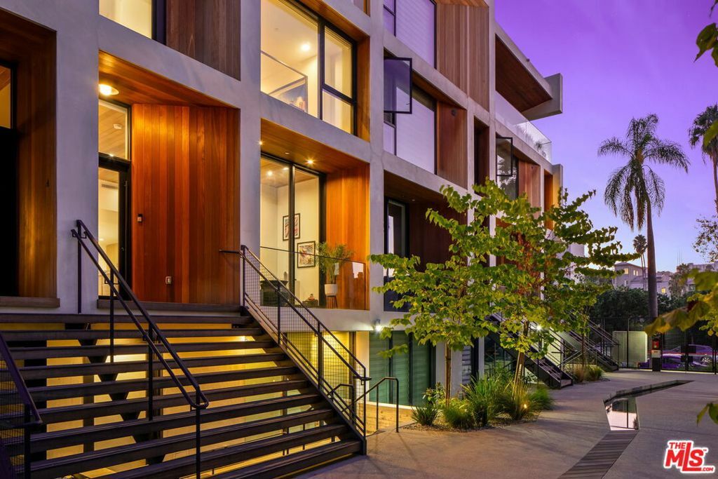 Property Photo: 618 S Van Ness Avenue 3 CA 90005