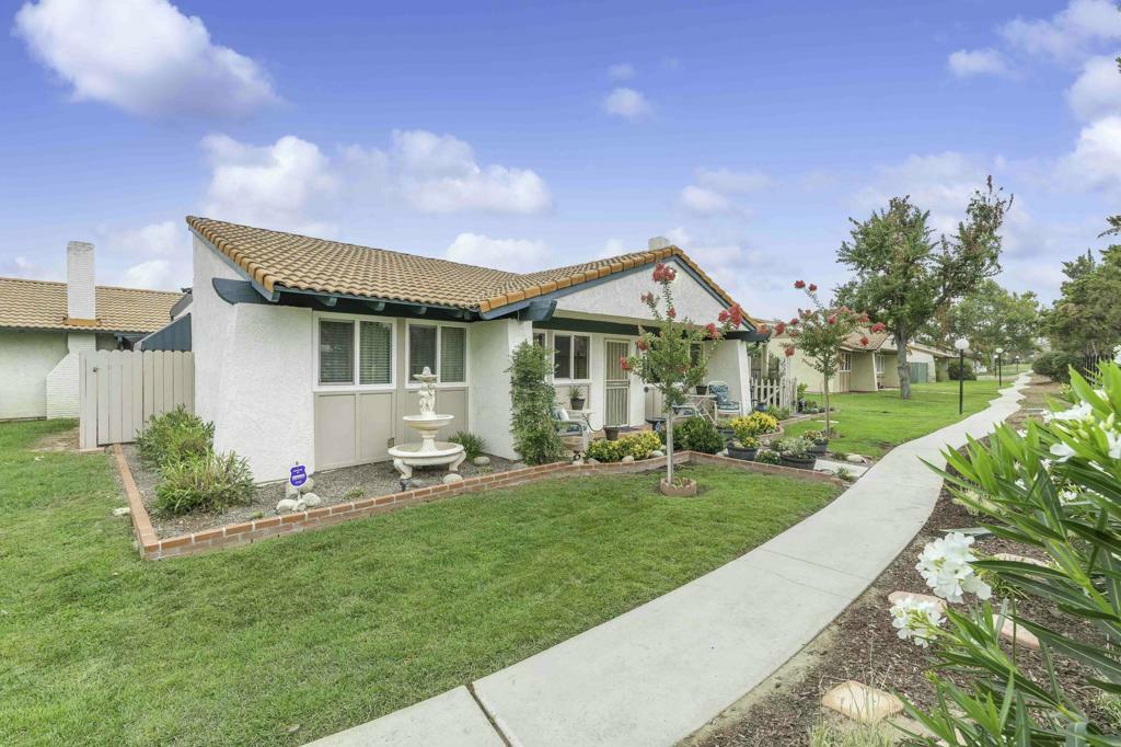 Property Photo: 309 King Court CA 92543