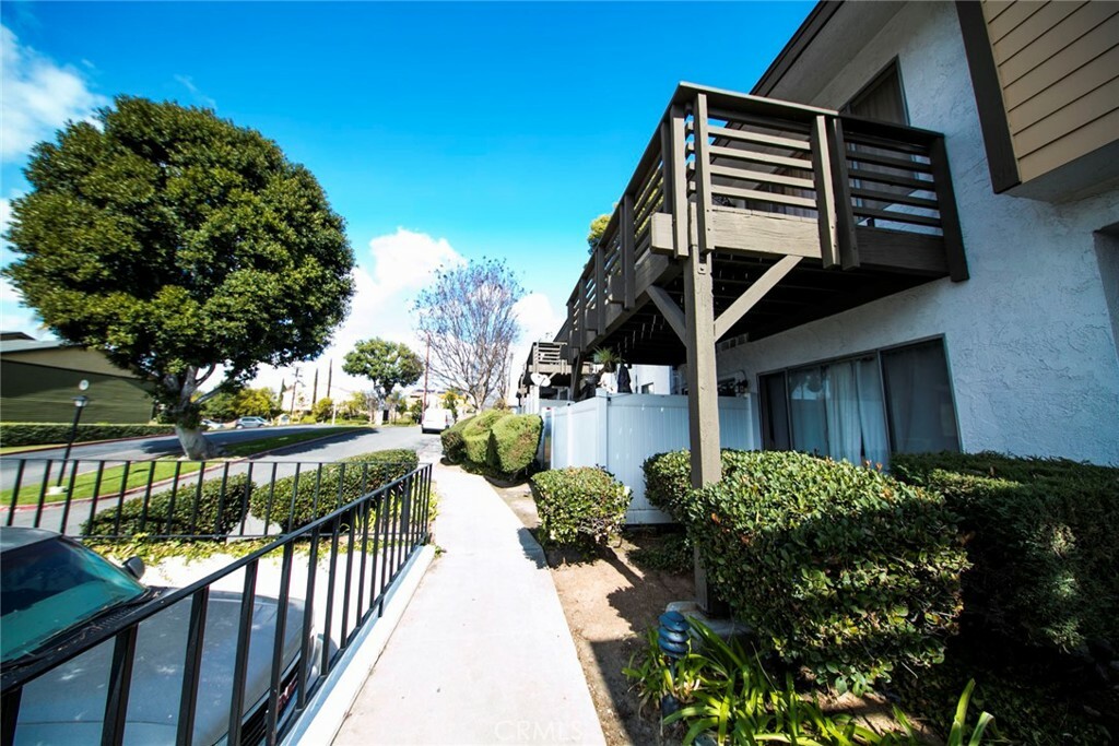 Property Photo:  1300 W Lambert Road 5  CA 90631 