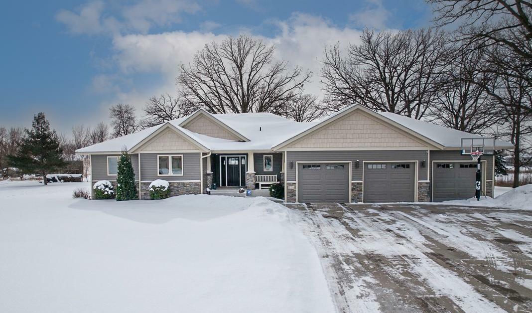 Property Photo:  624 Jasmine Lane  MN 56374 