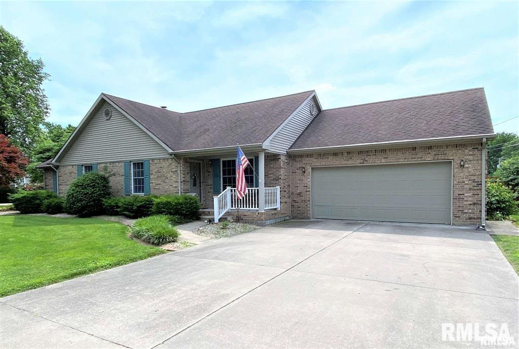 Property Photo: 601 N Mill Street IL 62839