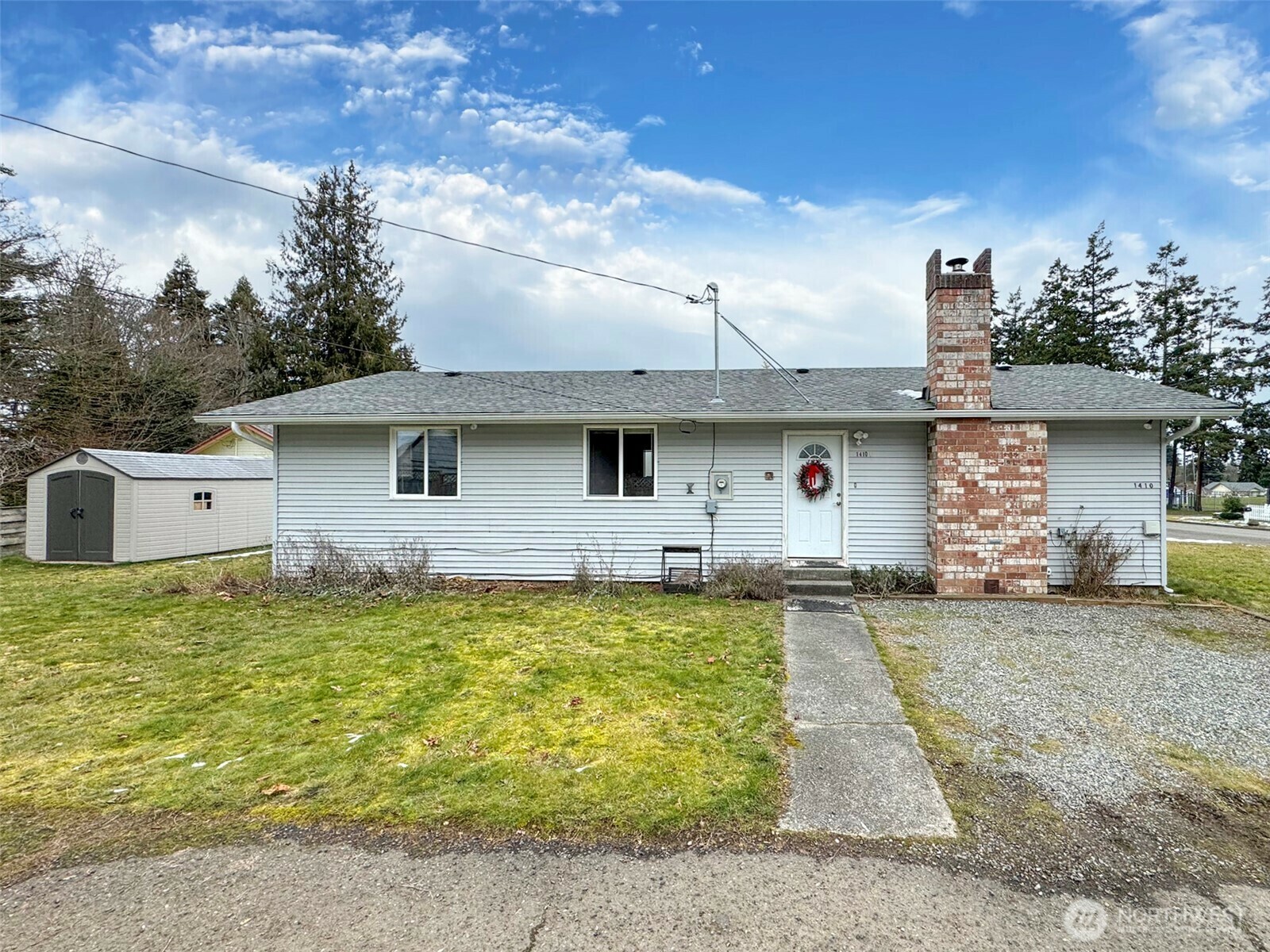 Property Photo:  1410 S Cedar Street  WA 98363 