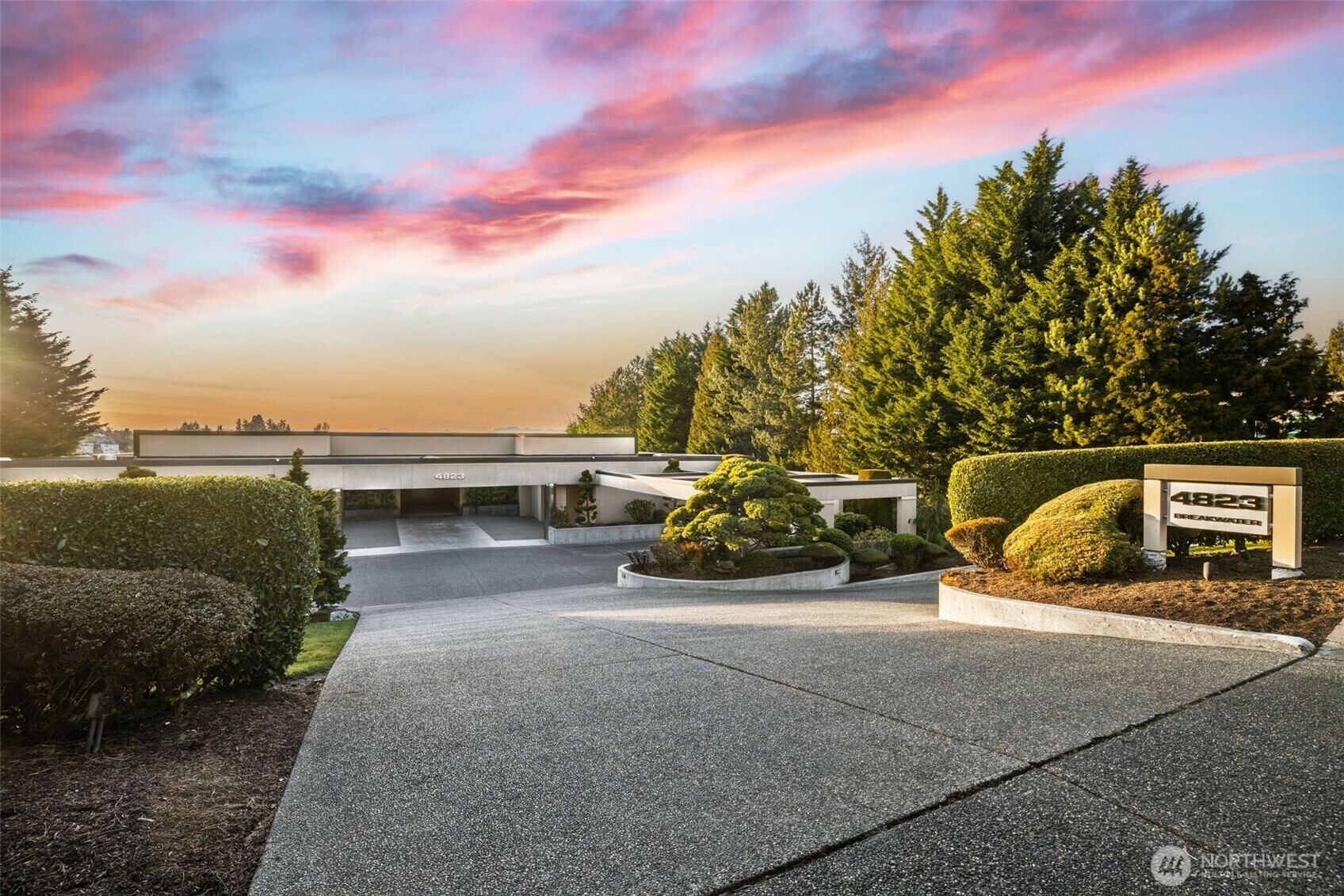 Property Photo: 4823 Lake Washington Boulevard NE 6 WA 98033