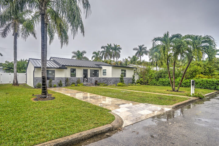 Property Photo:  215 32nd Street  FL 33407 