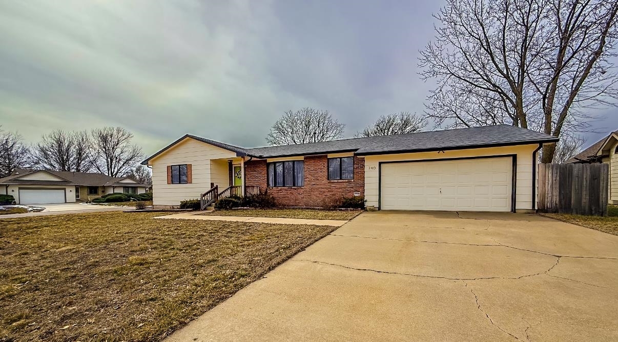 Property Photo:  740 W 17th Street Ct  KS 67114 