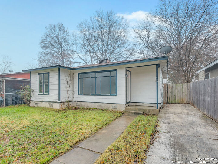 518 W Academy St  San Antonio TX 78226 photo