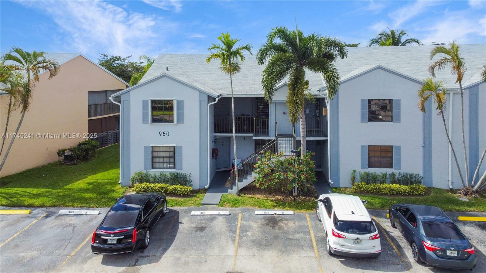 Property Photo:  960 N Franklin Ave 960D  FL 33034 