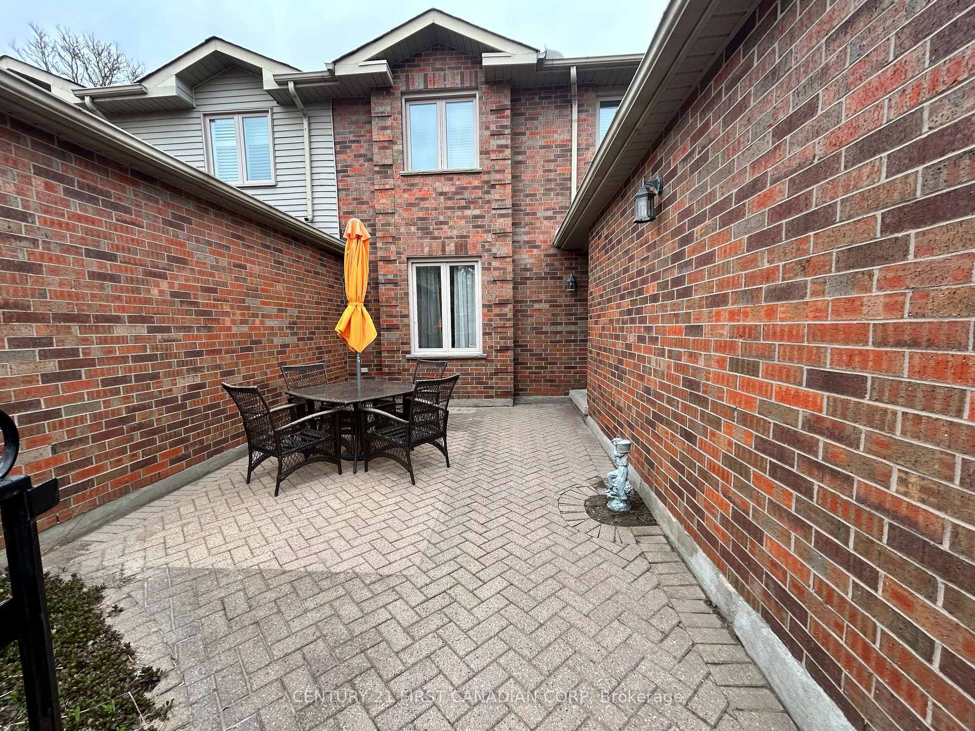 Photo de la propriété:  70 Sunnyside Drive 28  ON N5X 3W4 