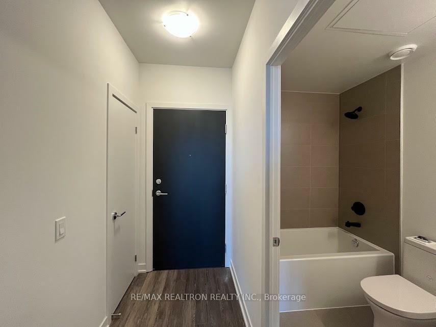 Property Photo: 250 Lawrence Avenue W 701 ON M5M 1B2