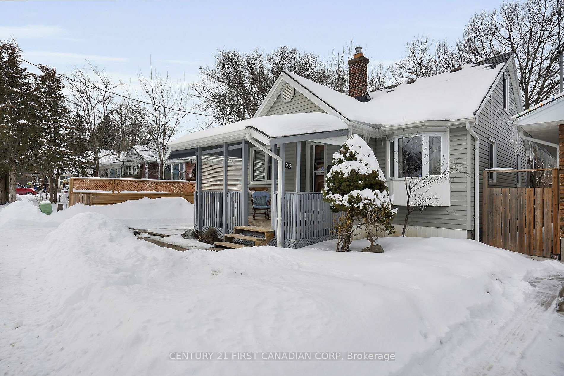 Property Photo:  98 Briscoe St W  ON N6J 1M5 