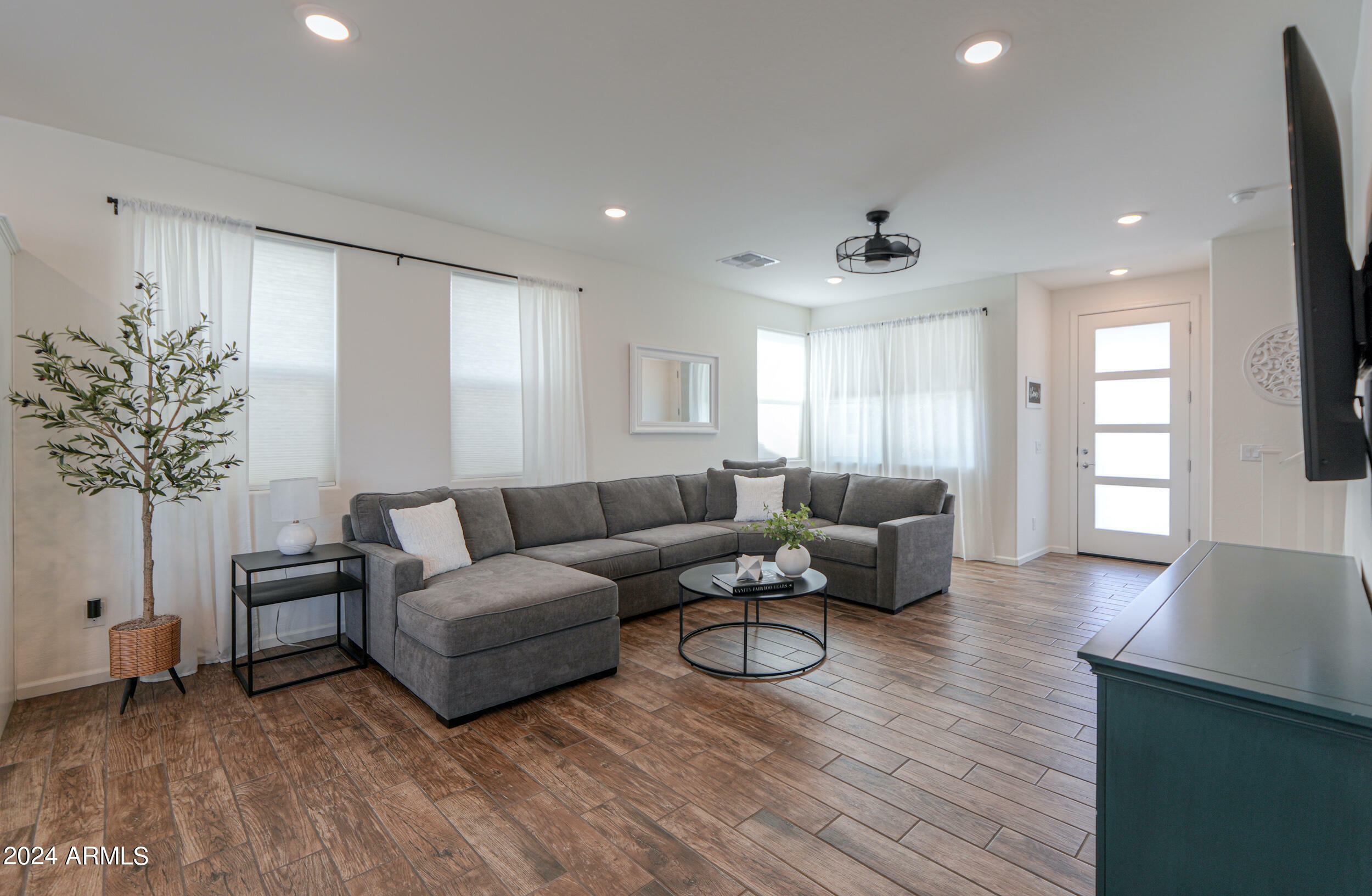 Property Photo: 1901 W 23rd Avenue AZ 85120