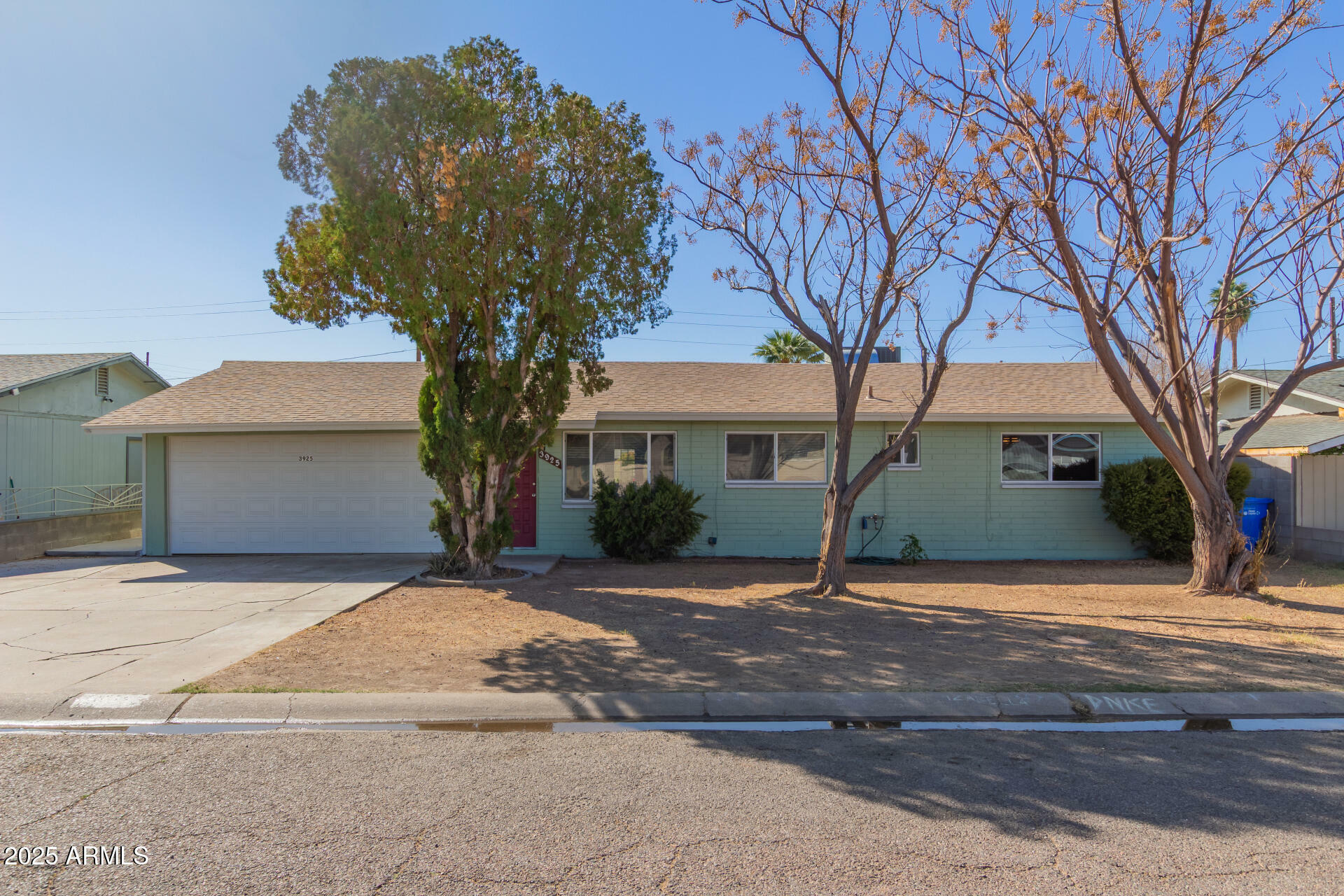 Property Photo: 3925 W Harmont Drive AZ 85051