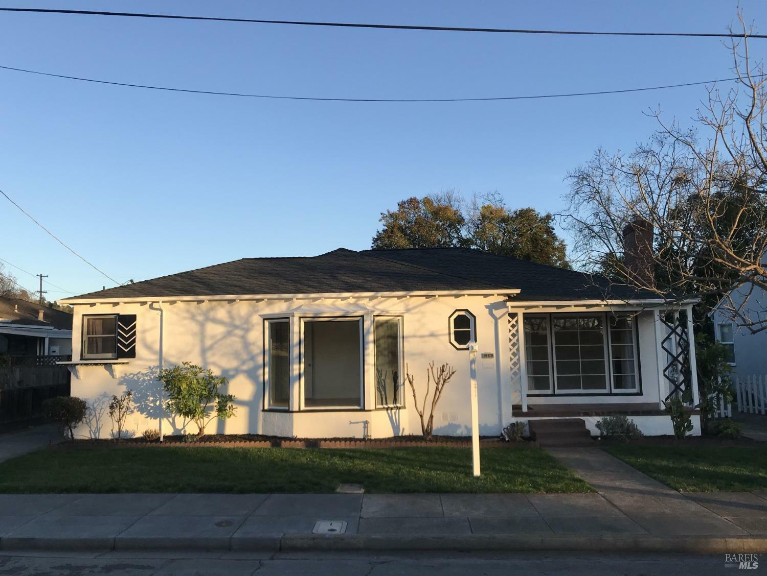 Property Photo:  2152 Montecito Avenue  CA 95404 