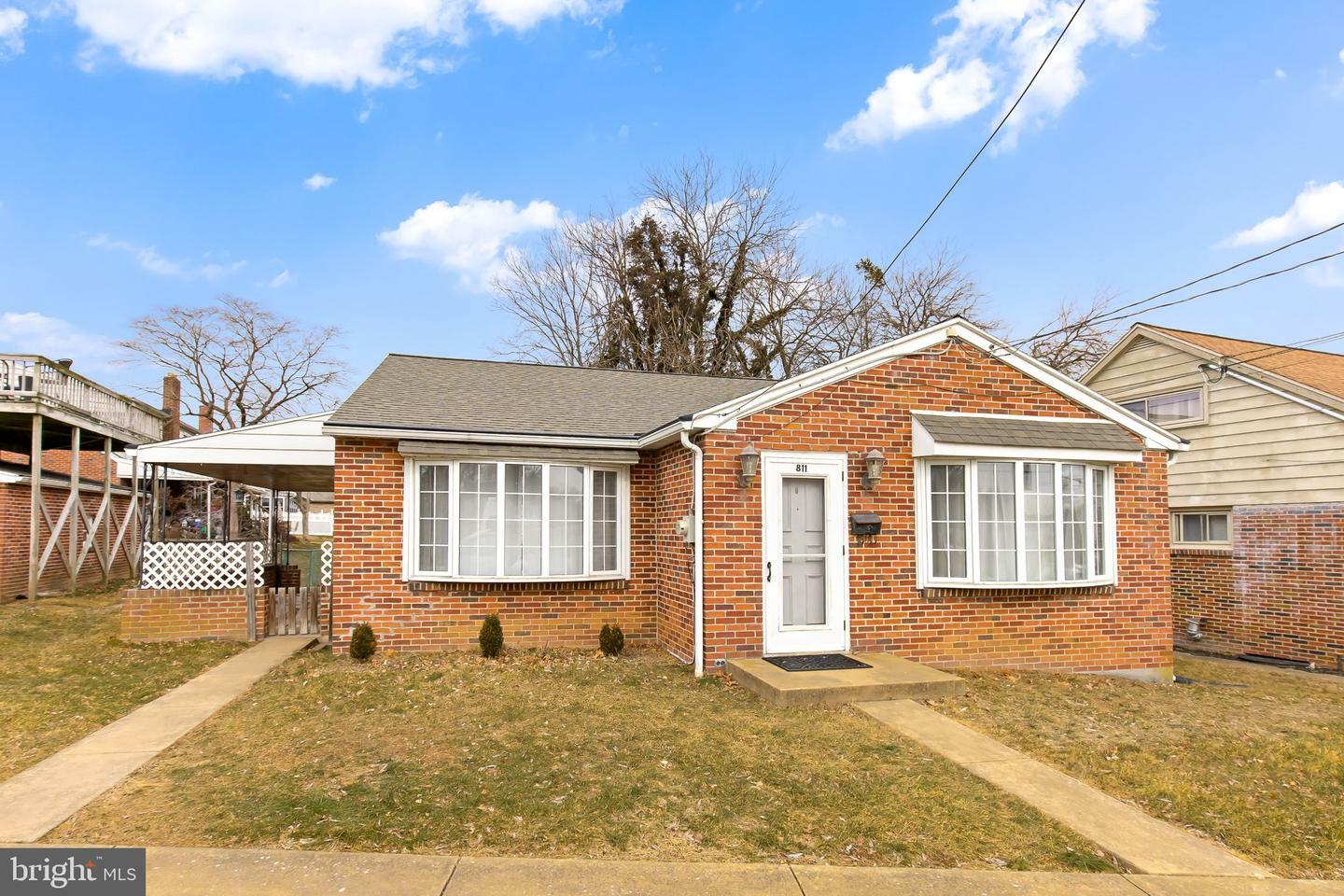 Property Photo:  811 Ridge Avenue  PA 17512 