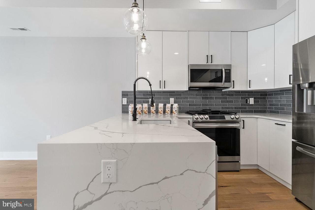 Property Photo:  1314 E Passyunk Avenue B  PA 19147 