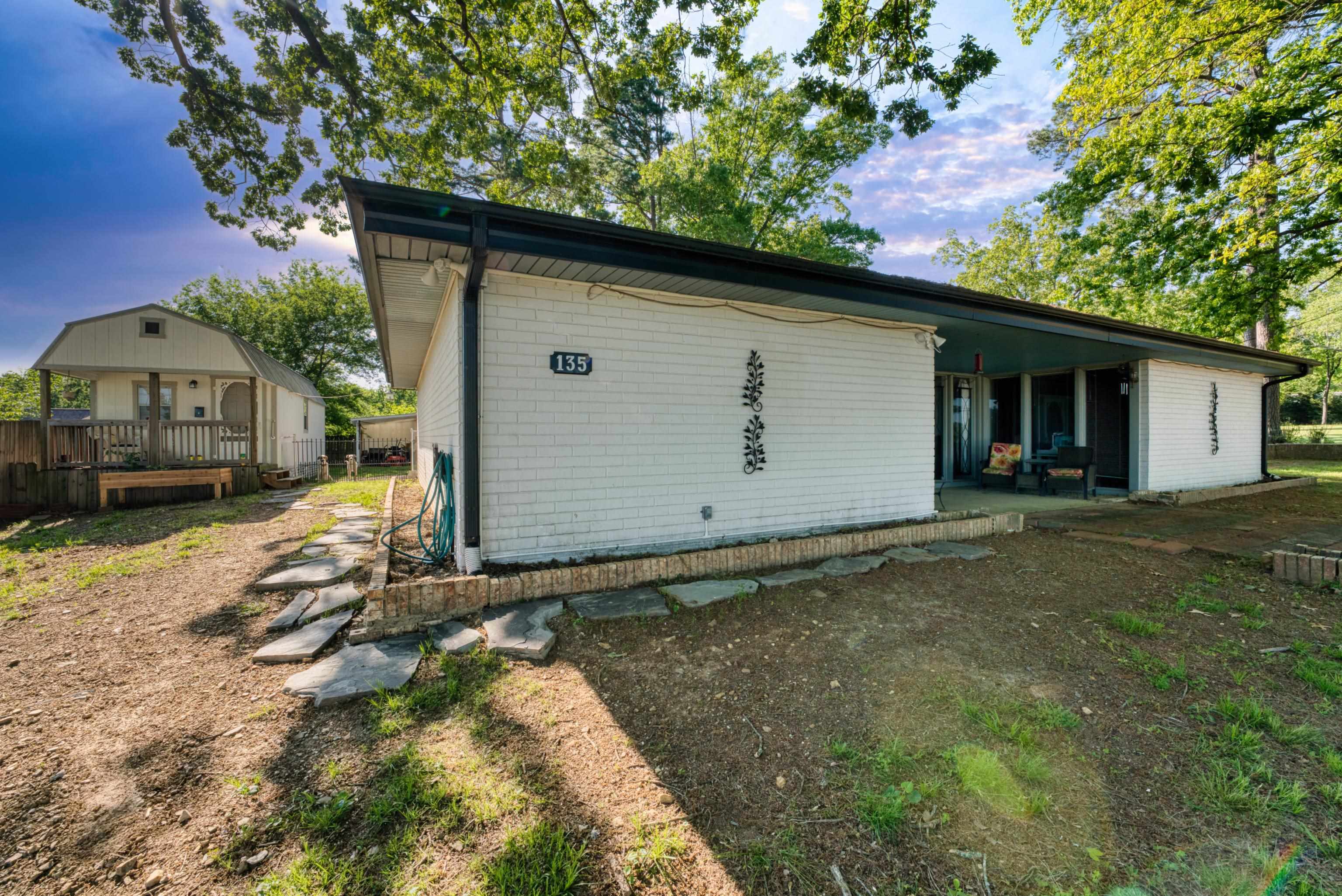 Property Photo:  135 Roundwood Drive  AR 71901 