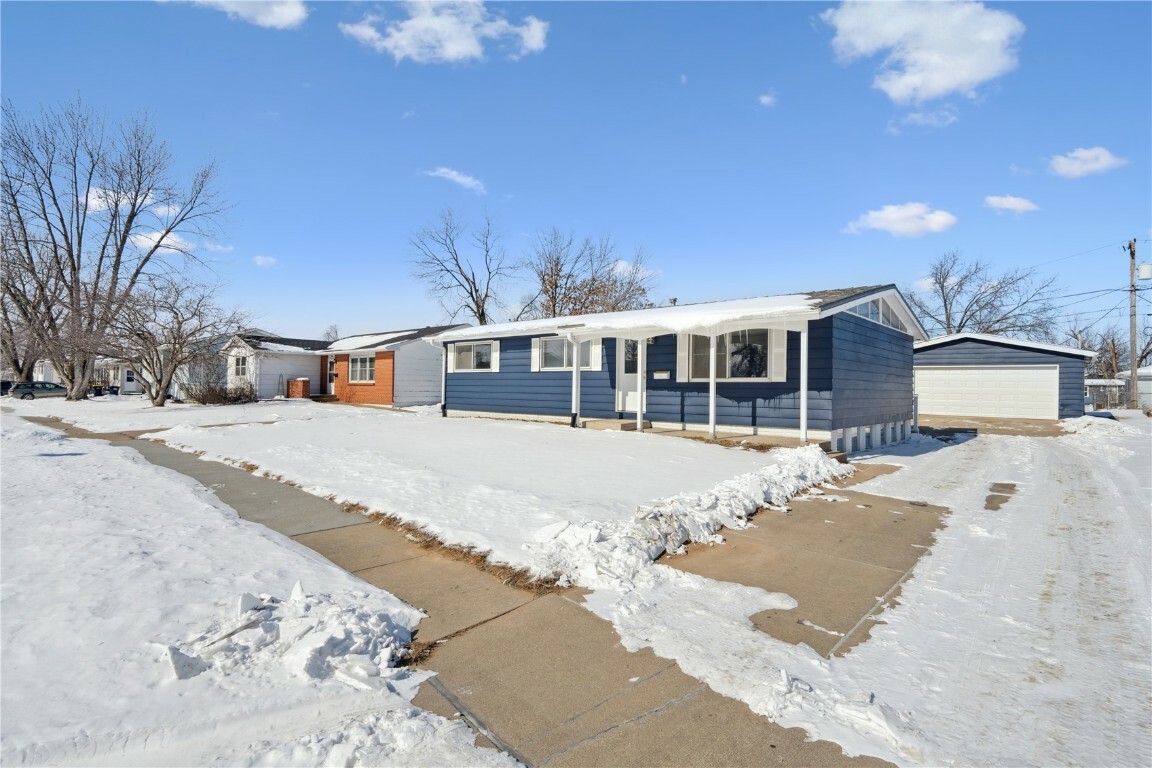 Property Photo:  1026 Rainbow Boulevard  IA 52233 