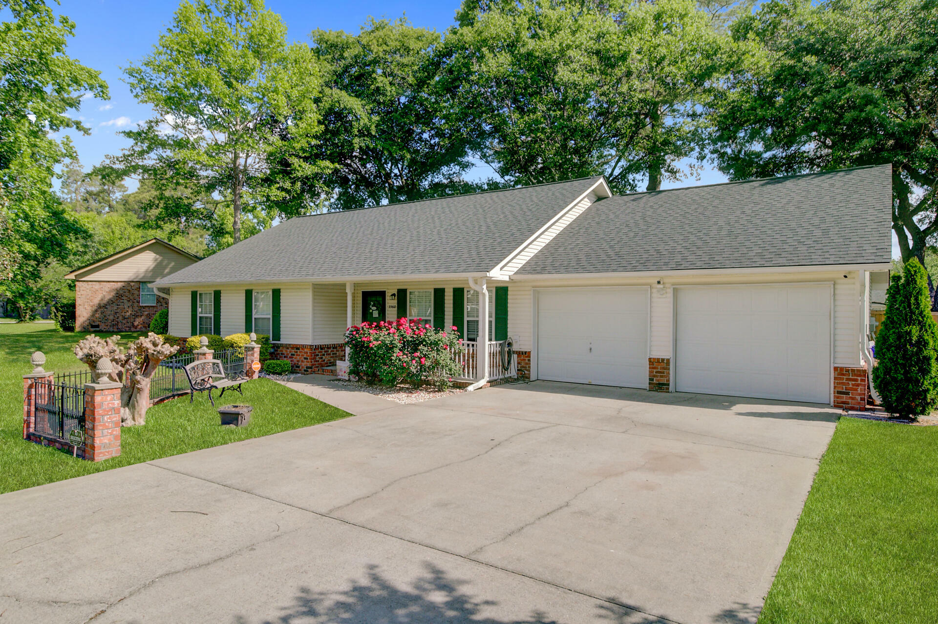 Property Photo: 3360 Pinewood Drive SC 29456