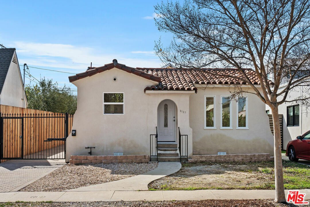 Property Photo:  3137   Hutchison Ave  CA 90034 