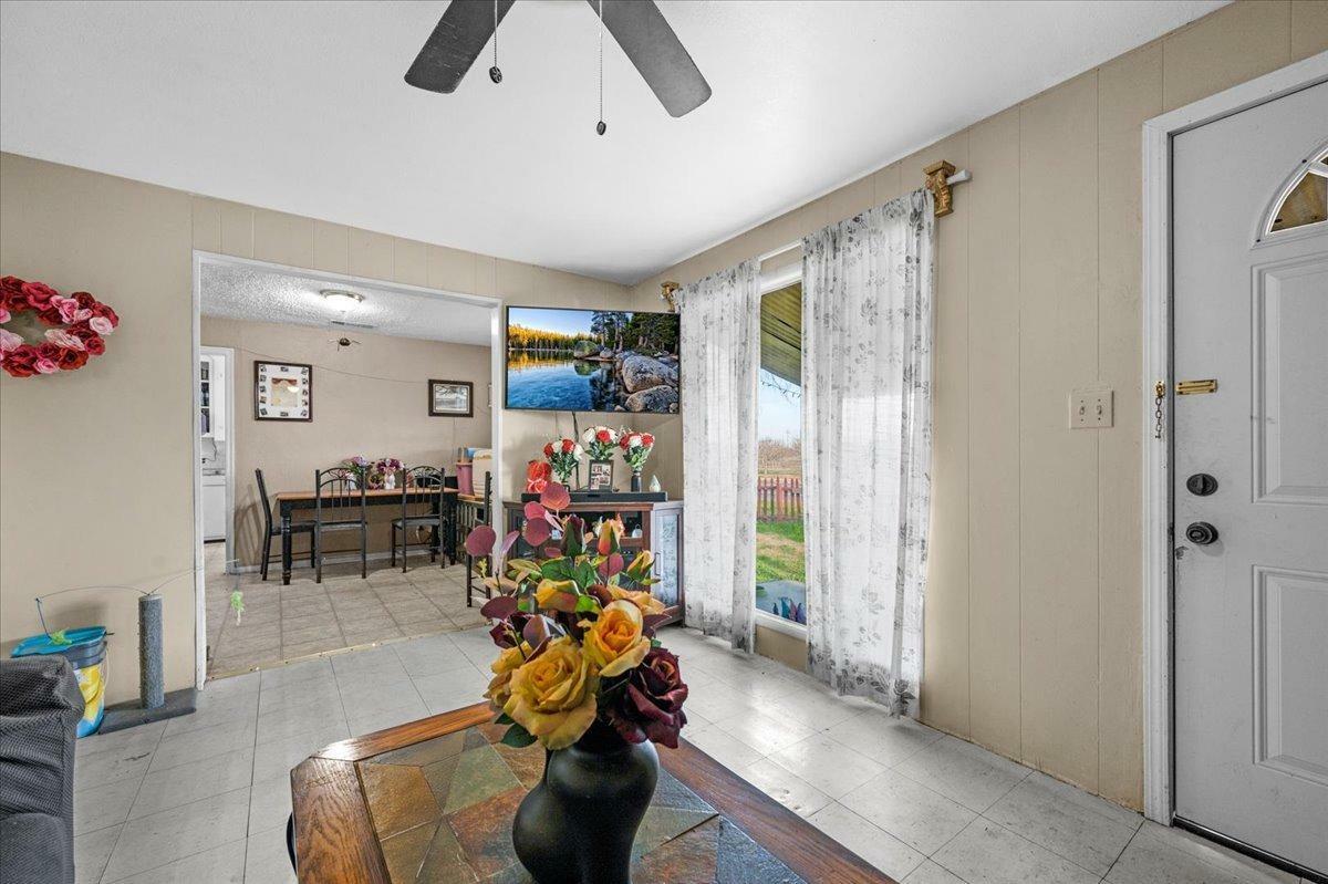 Property Photo:  2886 Waukena  CA 93274 