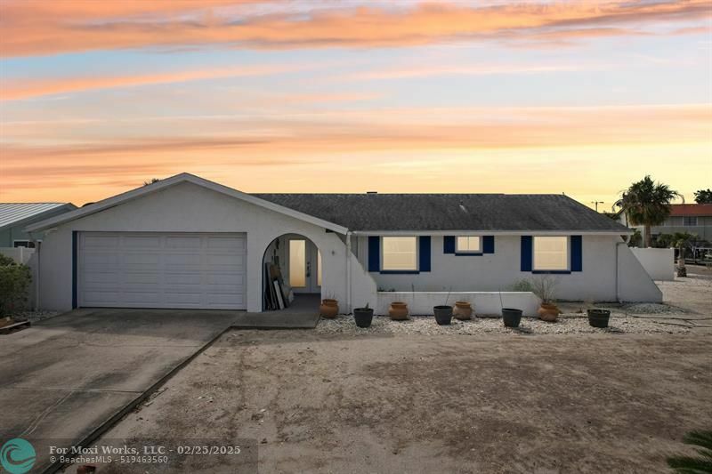 Property Photo: 928 Spindle Palm Way FL 33572