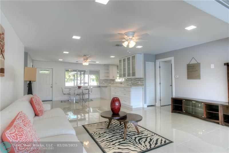 Property Photo:  4500 SW 38th Ter  FL 33312 