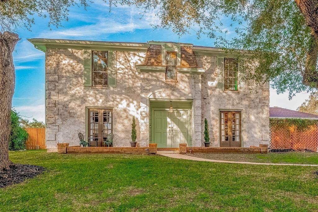 Property Photo: 709 Tanglewood Drive TX 77546