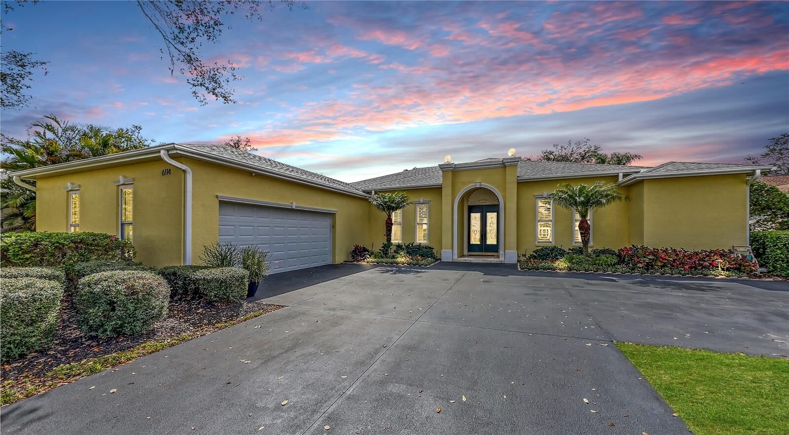 Property Photo: 6114 Misty Oaks Street FL 34243