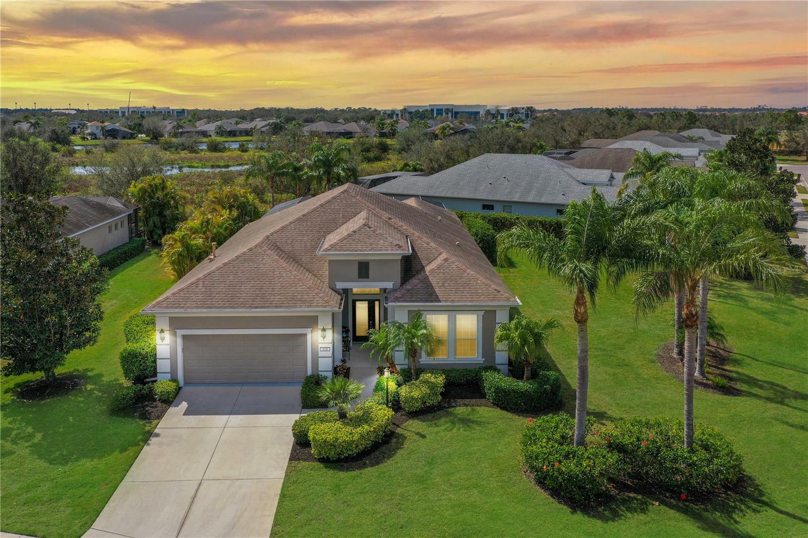 Property Photo: 4718 Claremont Park Drive FL 34211