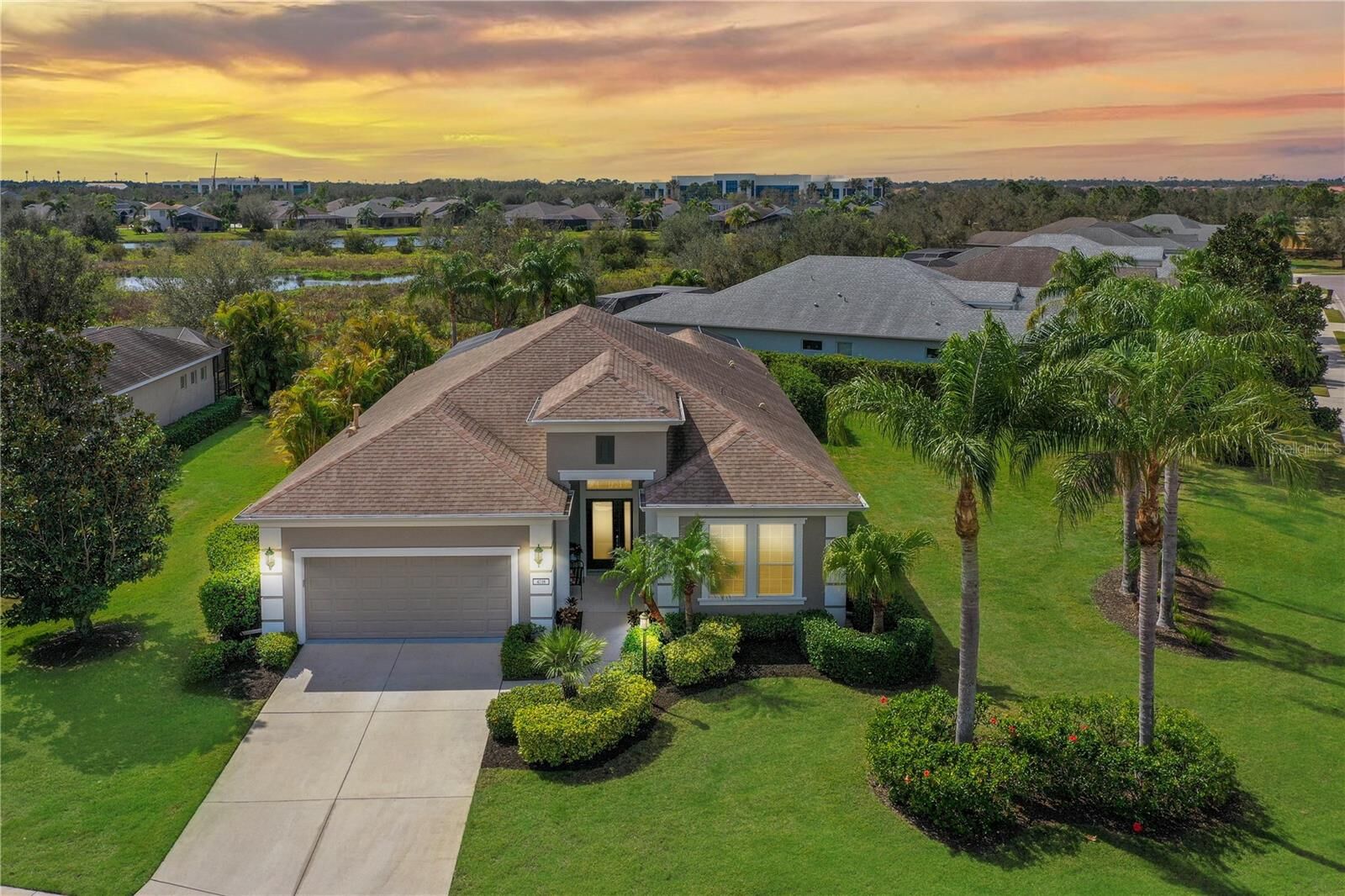 Property Photo: 4718 Claremont Park Drive FL 34211