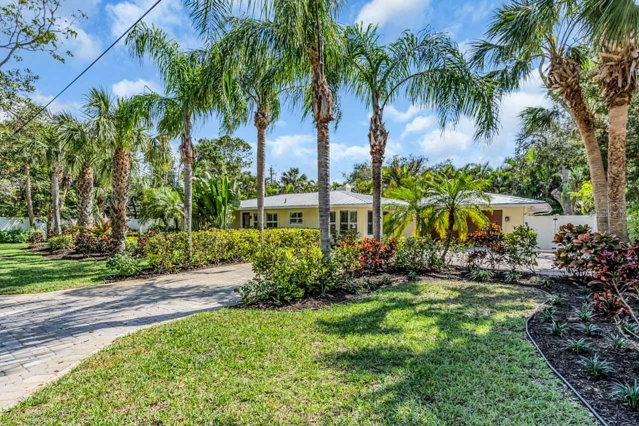 Property Photo:  1766 Shoreland Drive  FL 34239 