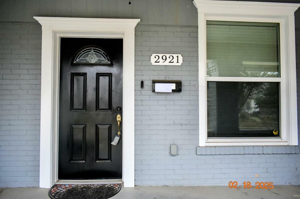 Property Photo:  2921 S Jennings Avenue  TX 76110 