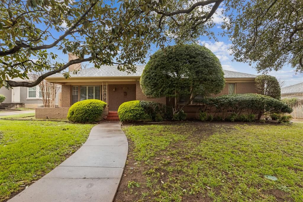 Property Photo: 3600 Park Ridge Boulevard TX 76109
