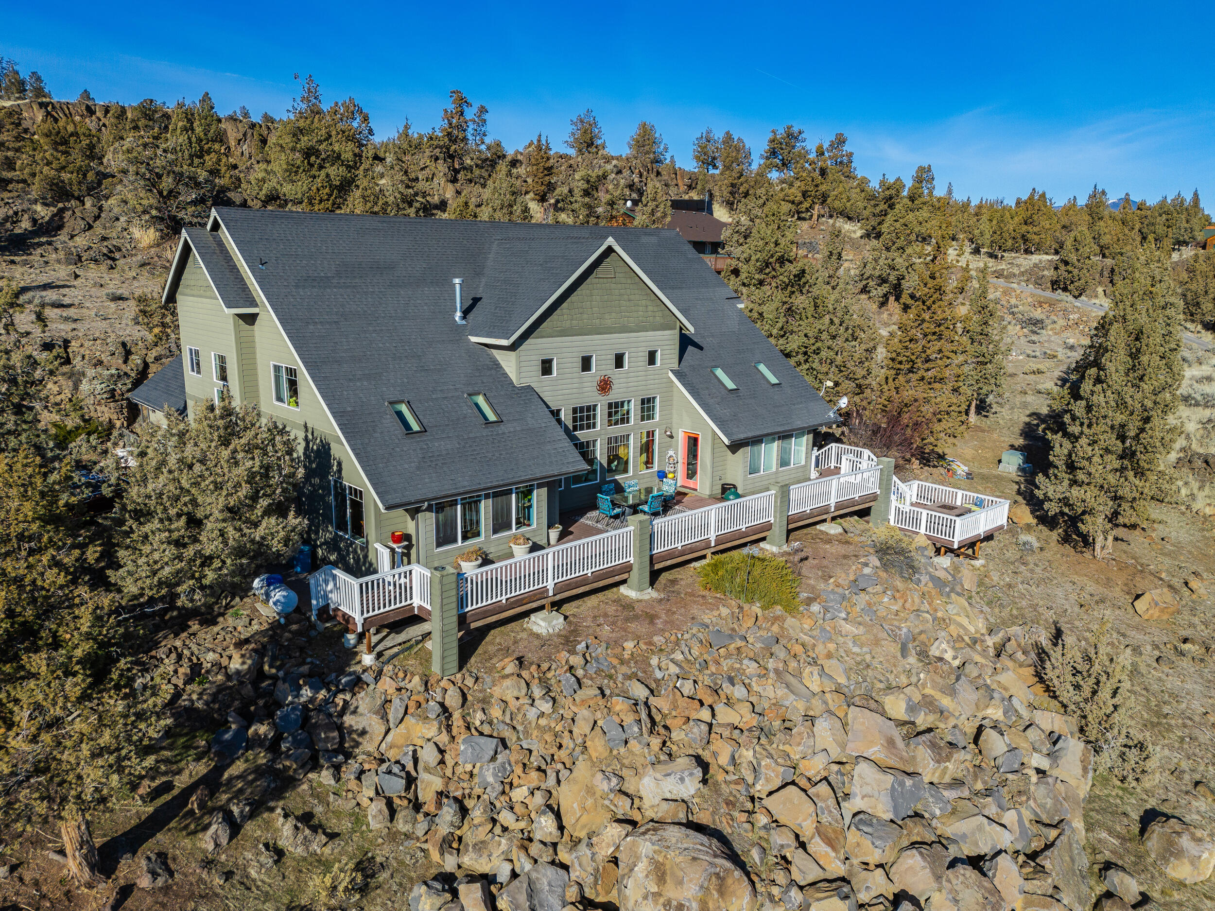 Property Photo: 2483 NW Century Drive OR 97754