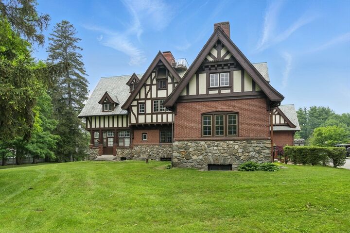 Property Photo: 80 Pond St 4 NH 03079