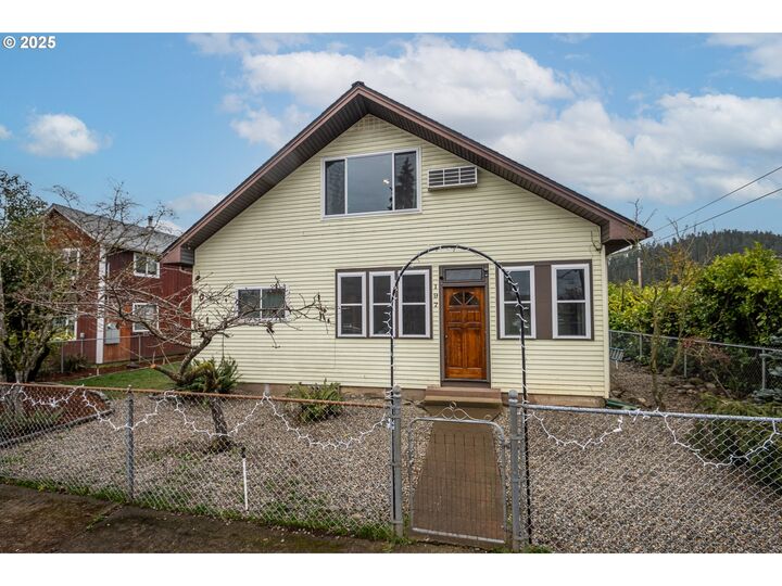197 D St  Creswell OR 97426 photo