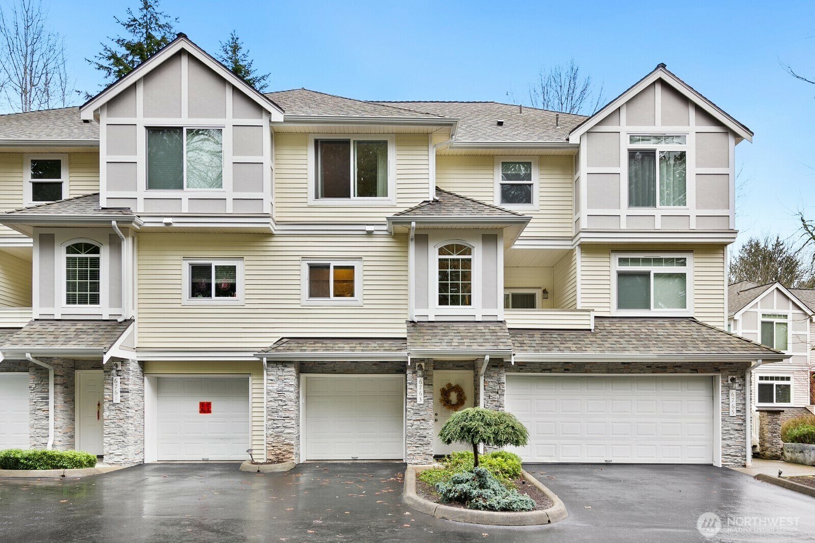 Property Photo:  6763 SE Cougar Mountain Way 3  WA 98006 